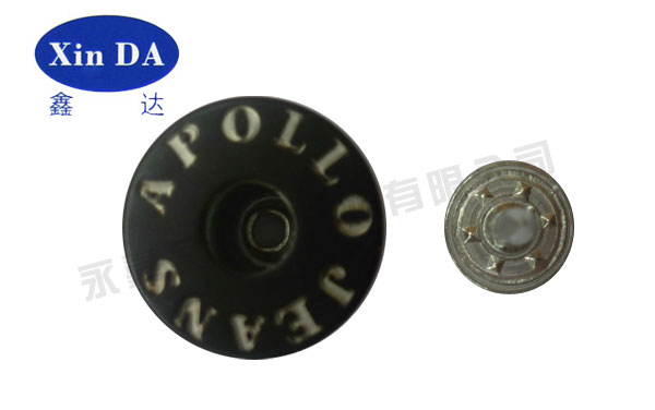 在鞋子上的設計怎樣確定紐扣的顏色？